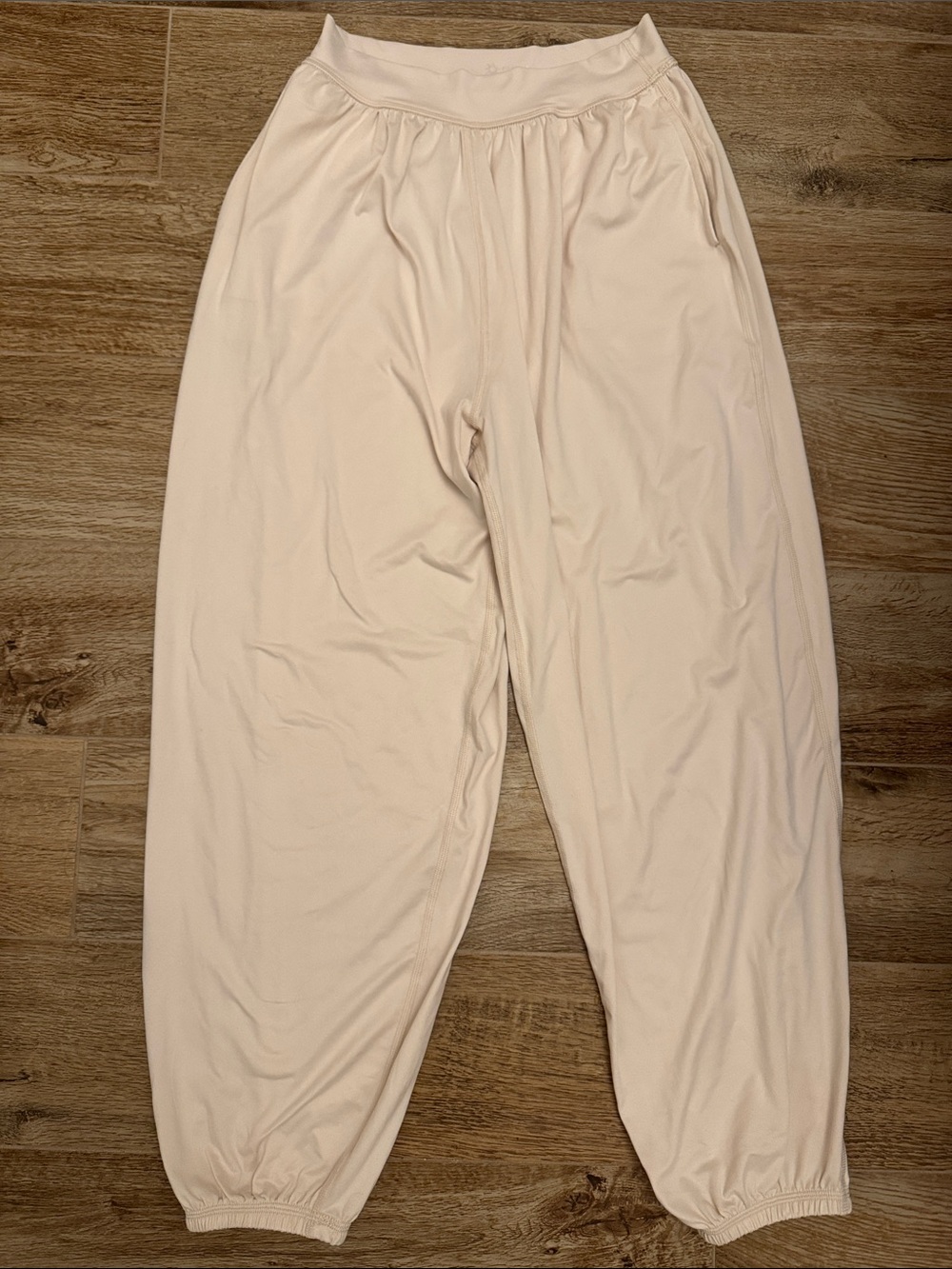 OFFLINE by Aerie “The Hugger Go with the Flow Jogger” in Cream